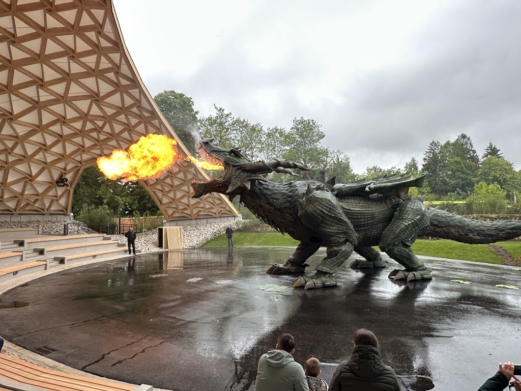 El Drache, el robot mas grande del mundo, desarrollado para movimientos impresionantes.
