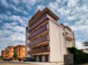 Edificio de madera contralaminada (CLT) de seis pisos en Módena, Italia, diseñado por Ergodomus.