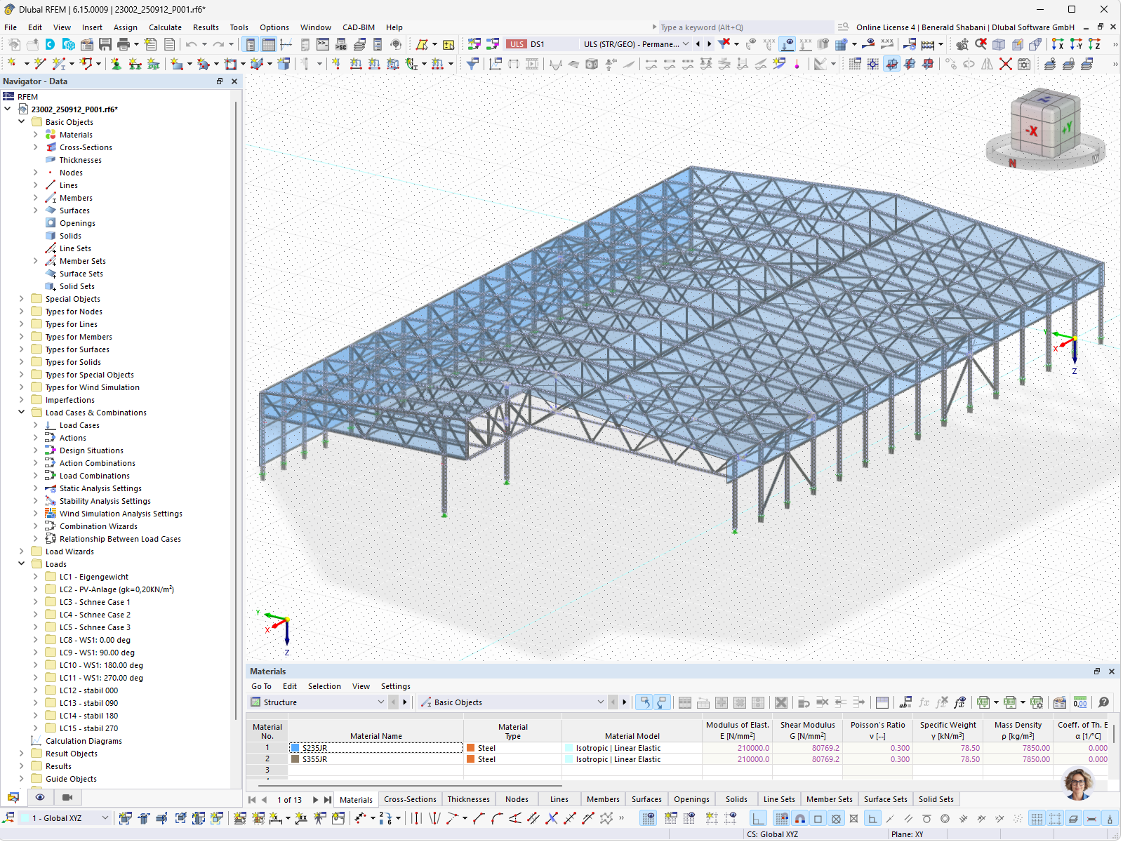 Modelo 3D de una nave de acero con tejido de celosía y pilares en RFEM, incluidos casos de carga para viento, nieve y instalación fotovoltaica
