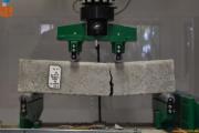 Essai de flexion sur quatre points terminé avec ouverture de fissure (Photo : BPL Müller and Lobisch GmbH)