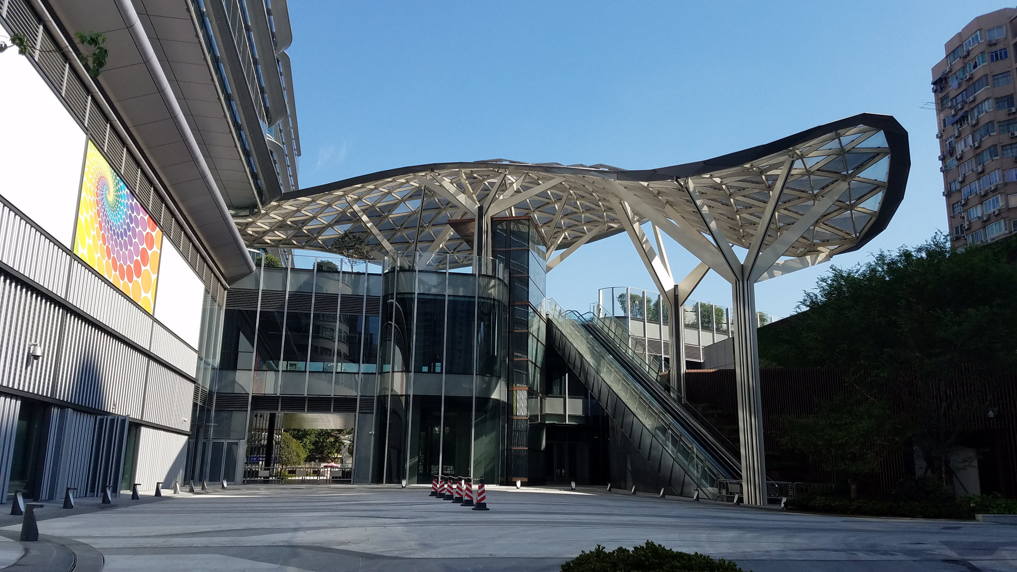 Auvent à l’extérieur (© Novum Structures LLC)