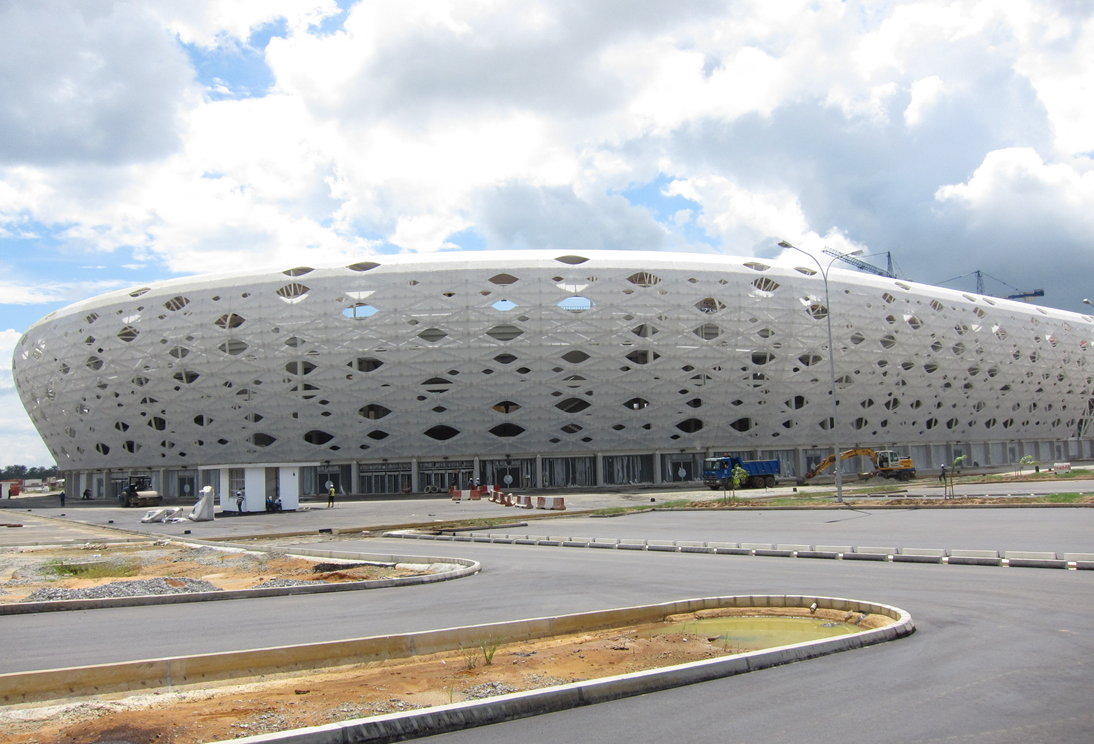 Vue extérieure du stade en cours de construction (© formTL)