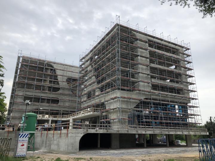 Gebäudeansicht - Rohbaufertigstellung (© künstlin ingenieure)