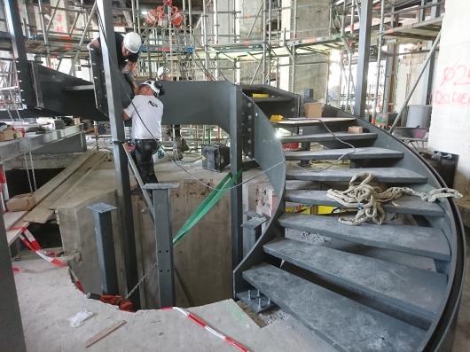 Escalier en colimaçon en cours de construction (© Vic Obdam Staalbouw BV)