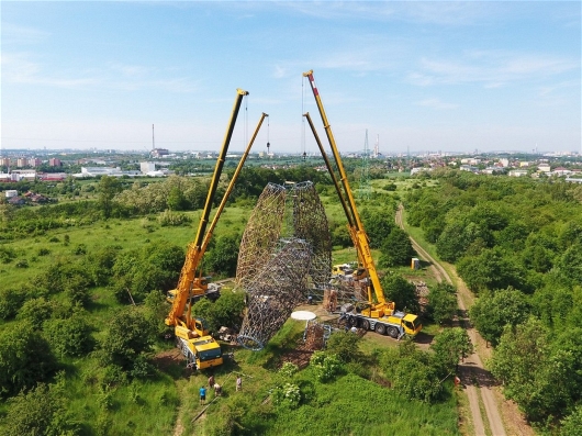 Assemblage de la tour d’observation (© Aleš Jungmann)