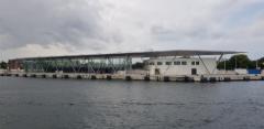 Vue du terminal depuis la rive