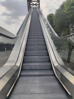 Escalator après le montage (© Giant KONE Elevator Co., Ltd.)