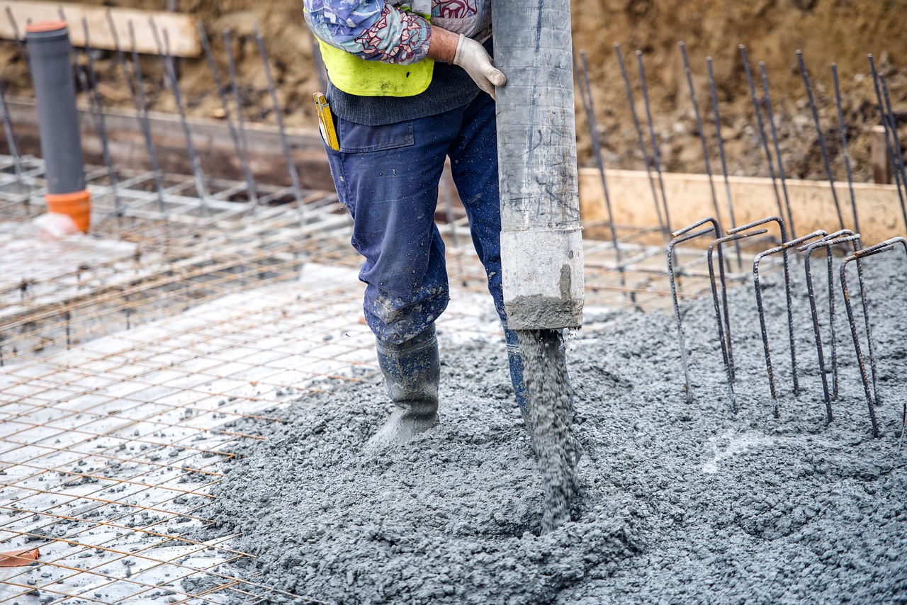 Application du béton sur le chantier