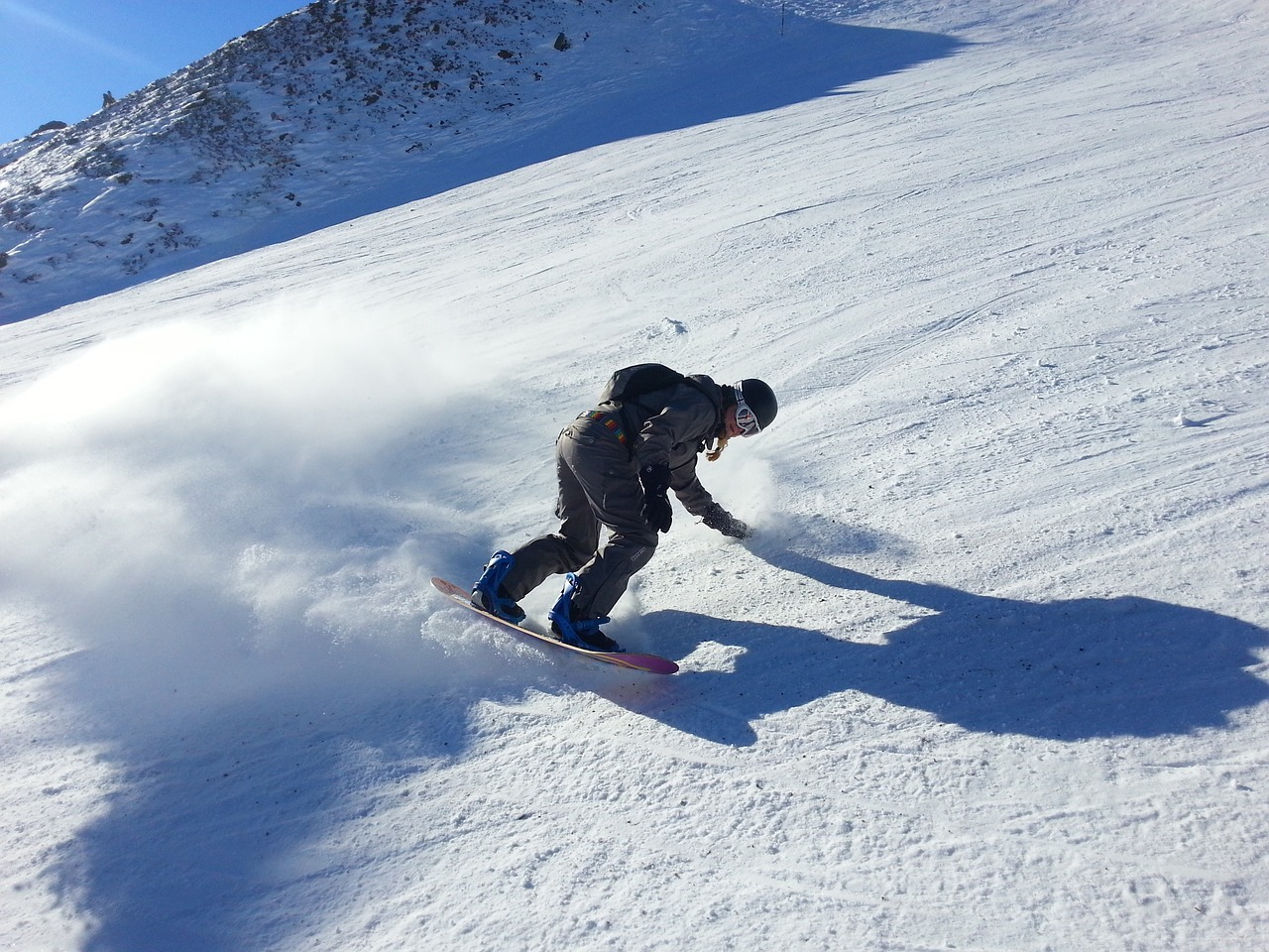 Faire du snowboard sur les pistes