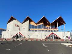 Quai M, nouvelle salle de musique de La Roche sur Yon, France (© LCA Construction Bois)