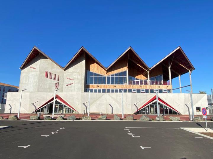 Quai M, nouvelle salle de musique de La Roche sur Yon, France (© LCA Construction Bois)