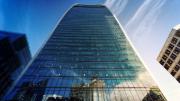 Façade en miroir du Walkie-Talkie de Londres (Angleterre)