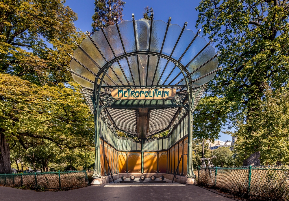 Entrée de la station de métro Porte déformationne, Paris, France