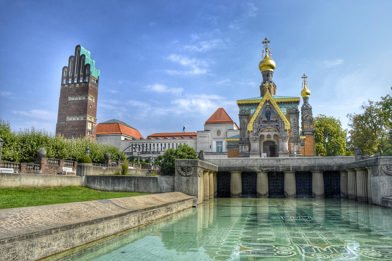 Tour des cinq pouces et chapelle russe sur Mathildenhöhe, un centre d'art nouveau de Darmstadt, Allemagne