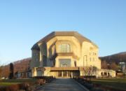Le Goetheanum est un exemple impressionnant de construction organique.