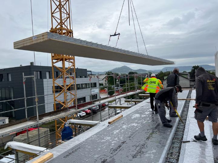 Assemblage de panneaux CLT et bandes de béton non coulé | © Rothoblaas
