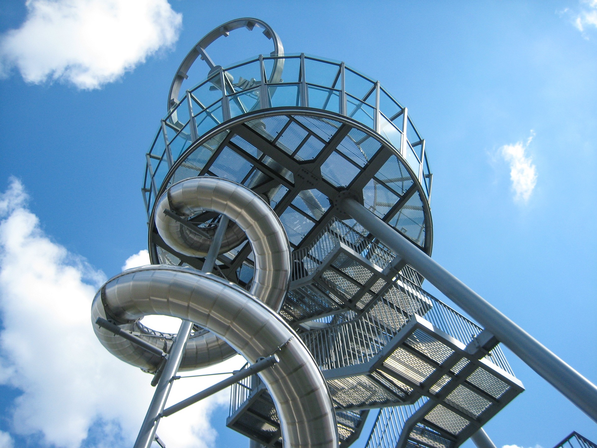 Le toboggan de Vitra est une attraction touristique absolue : Tour d'observation, toboggan et œuvre d'art.