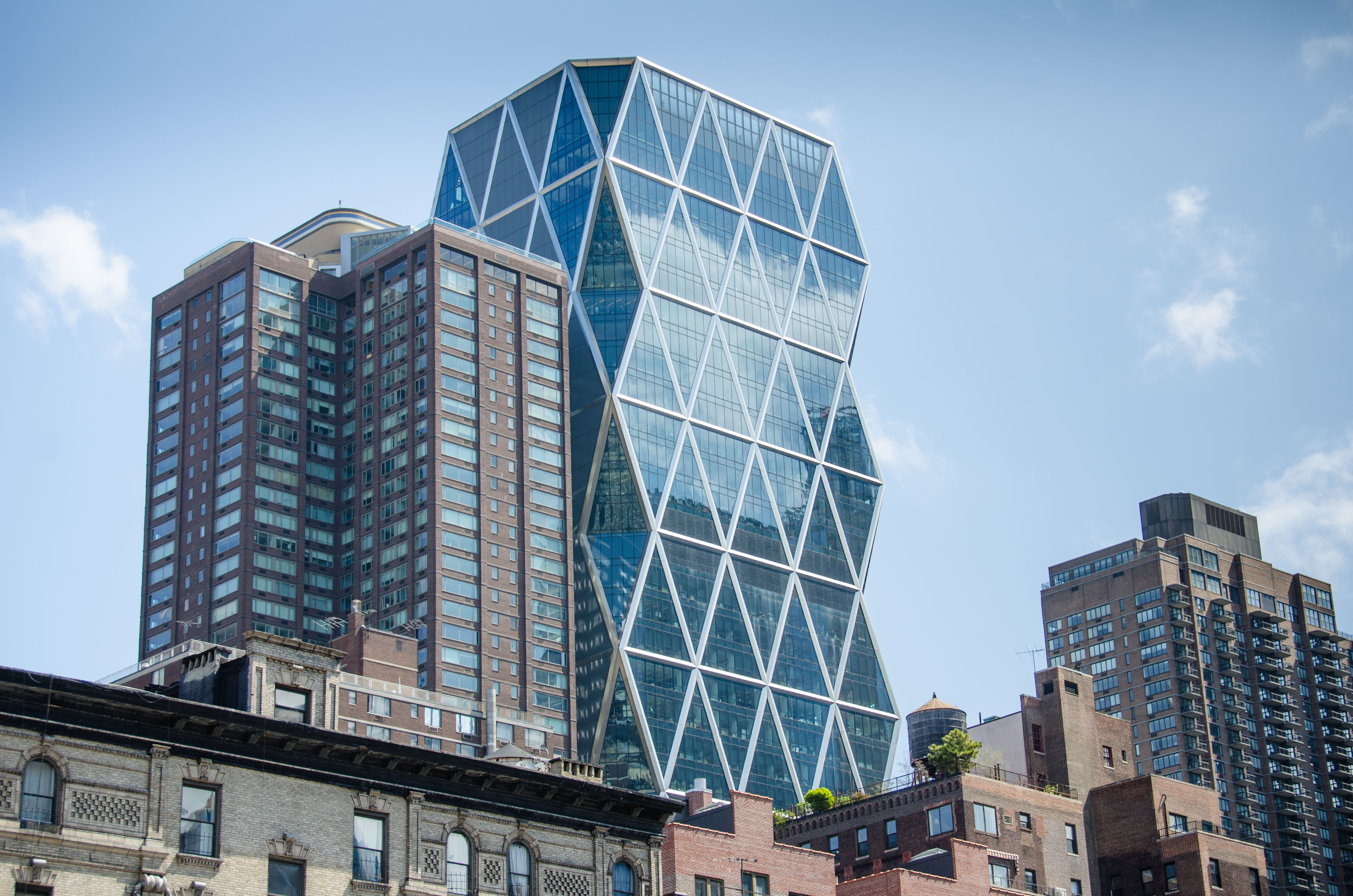 La Hearst Tower est le premier immeuble basse consommation de New York et un symbole de l'architecture de pointe.