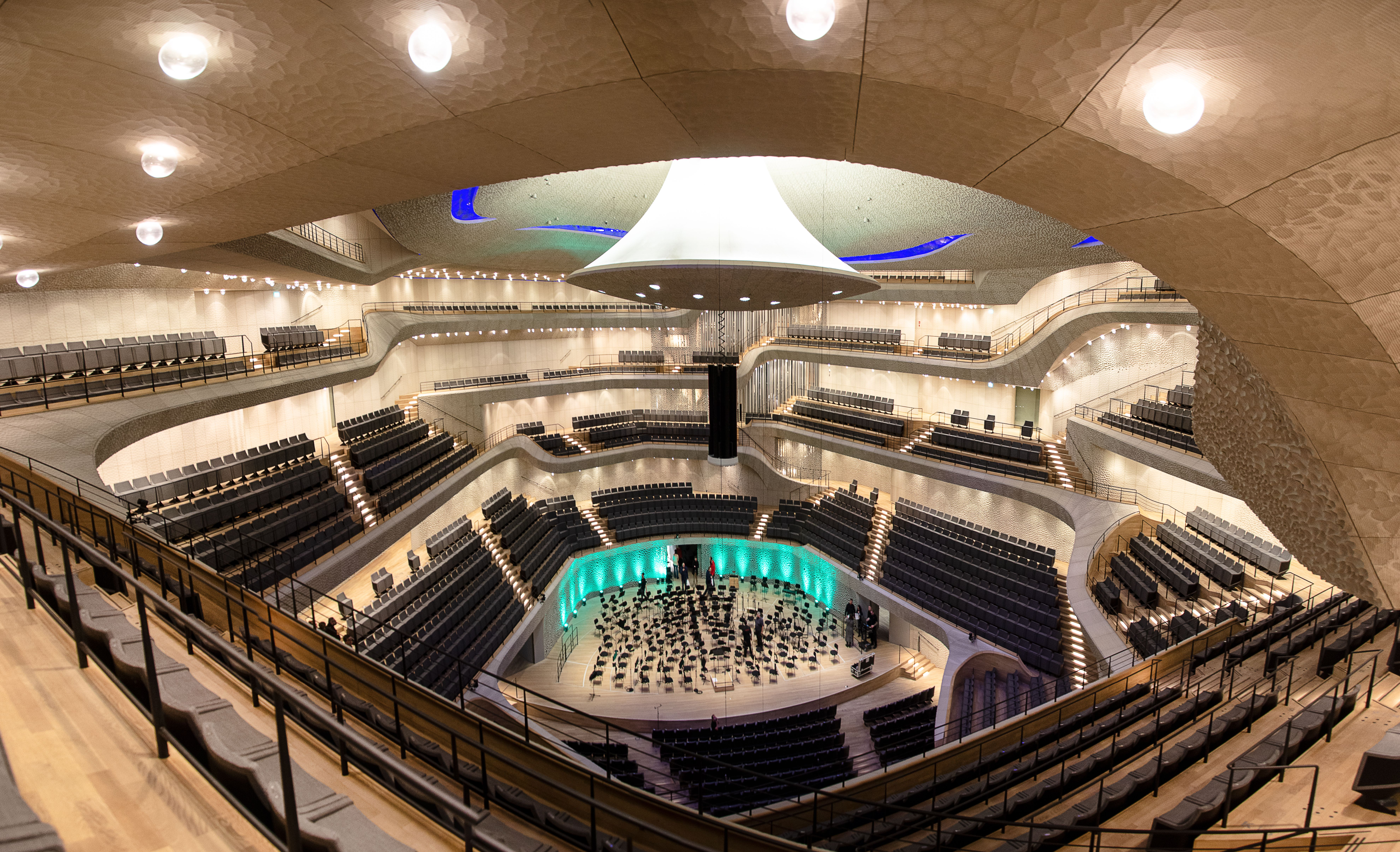 La grande salle de la Philharmonie de l’Elbe de Hambourg : La « peau blanche » se traduit par une acoustique caractéristique.