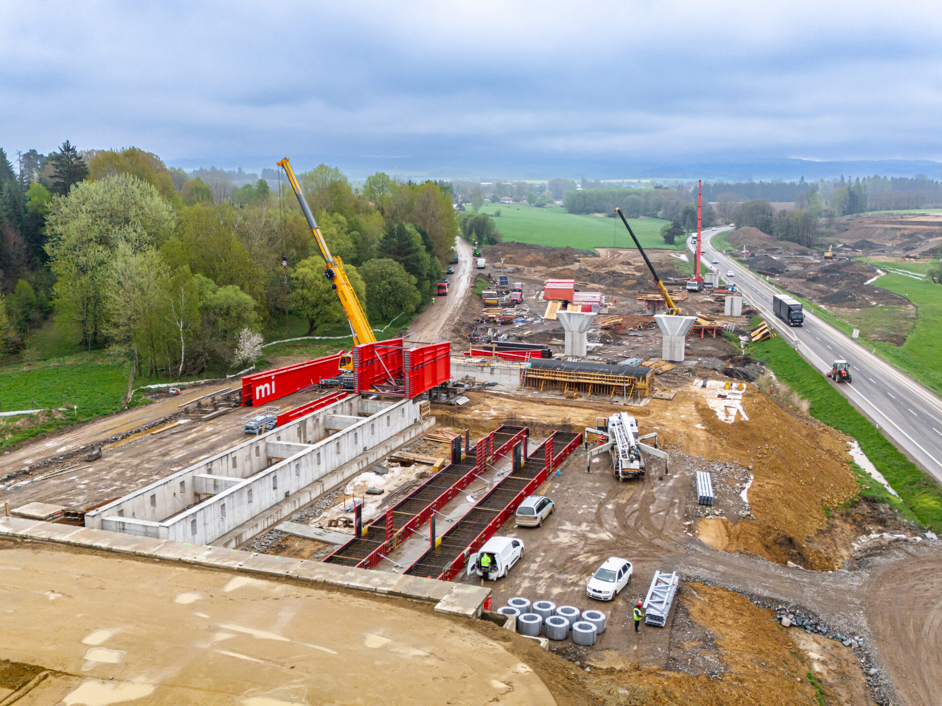 Montage du translateur de lançage lors de la construction sur le chantier D35. Source : M4 Road Design s.r.o.