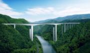 Pont sur la rivière Mabian sur l’autoroute Le Xi Expressway, en Chine, Vue de face