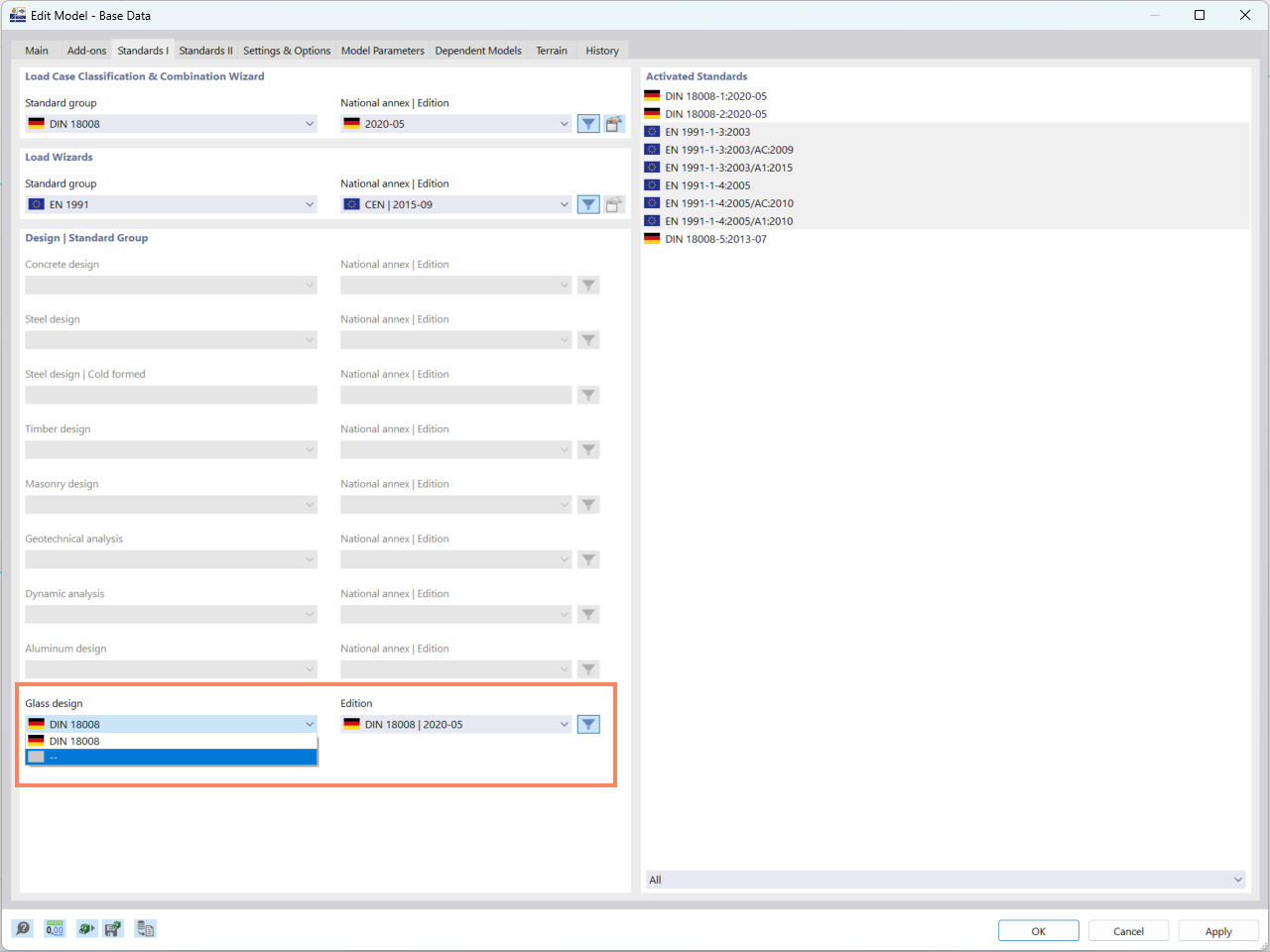 Vue de la fenêtre Modifier le modèle - Données de base dans RFEM 6, représentant la configuration des normes pour les cas de charge, la classification, l’assistant de charge et la vérification du verre.