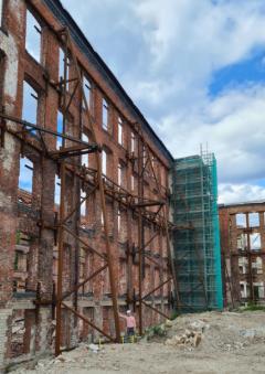 Structure de maintien pour la façade d’une usine de textile à Tallinn