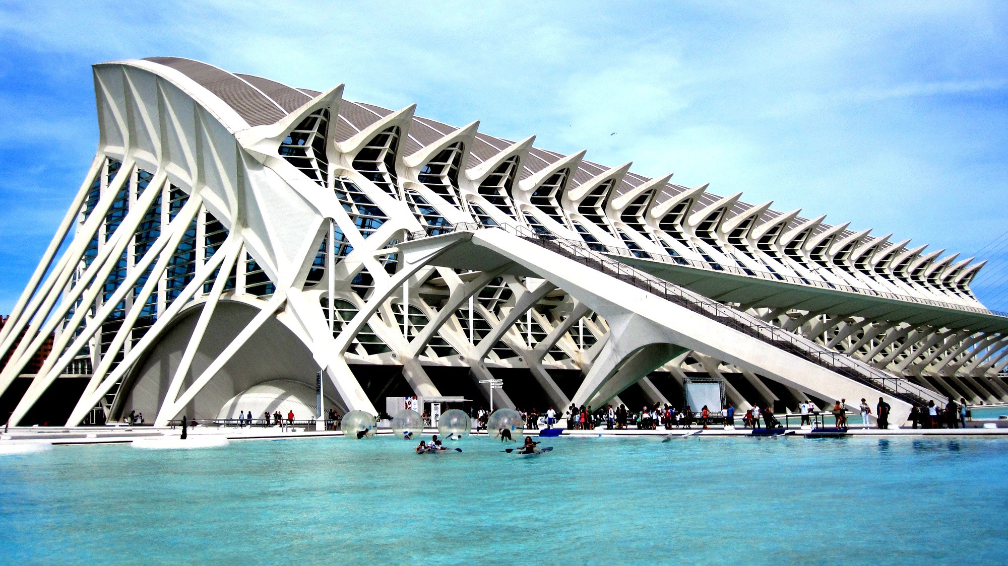 Chef-d’œuvre architectural de Santiago Calatrava dans la Cité des sciences et des arts à Valence