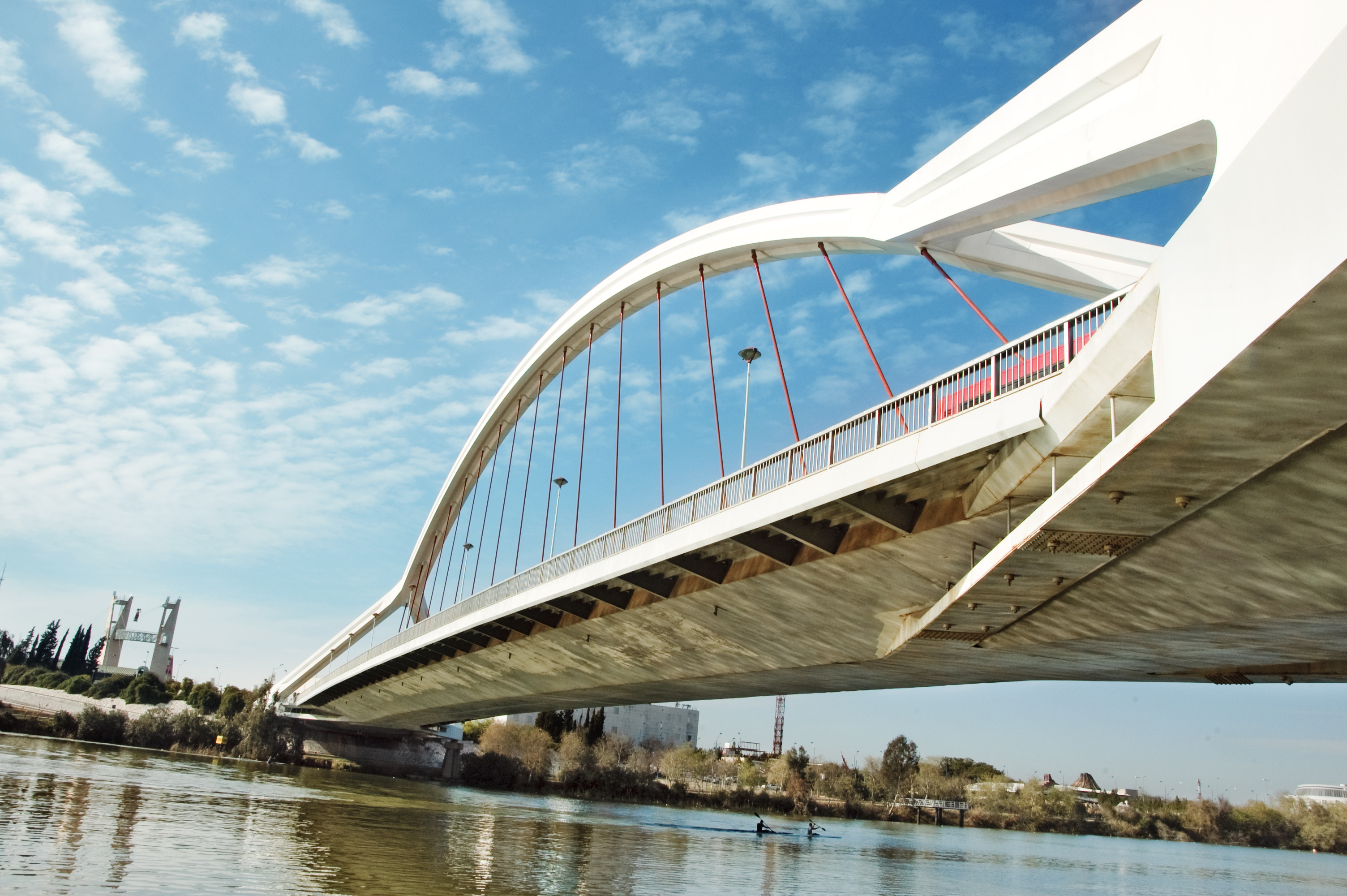 Pont de la Barqueta à Séville, conçu par Santiago Calatrava. Photo de nito sur shutterstock.com