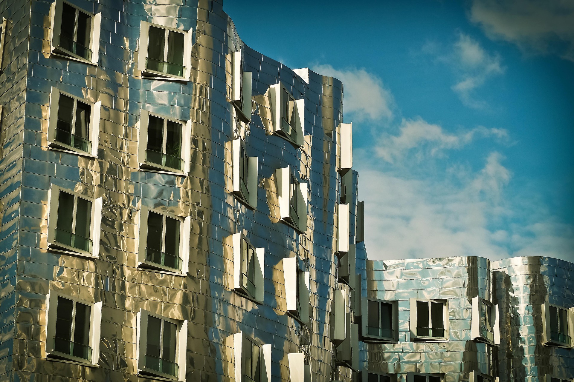 Der Neue Zollhof dans le port de Düsseldorf conçu par l'architecte Frank Gehry
