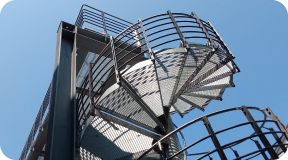 Modèle 3D d’un escalier en acier conçu pour l’Église évangélique par SAGBO ENGINEERS.