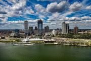 Vues architecturales d'une grande ville, Milwaukee USA, avec des bâtiments modernes.