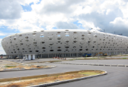 Außenansicht des Stadions während der Bauphase (© formTL)