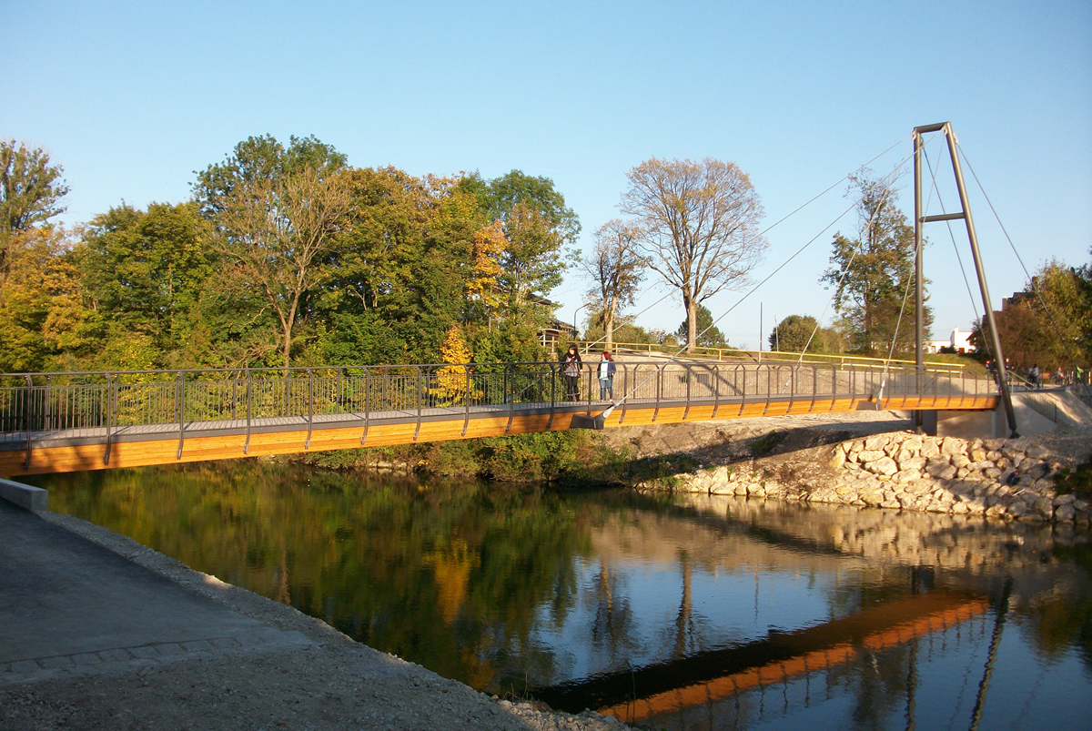 Ponte "Walsersteg" sul fiume Loisach, Germania (© IB Robert Buxbaum)