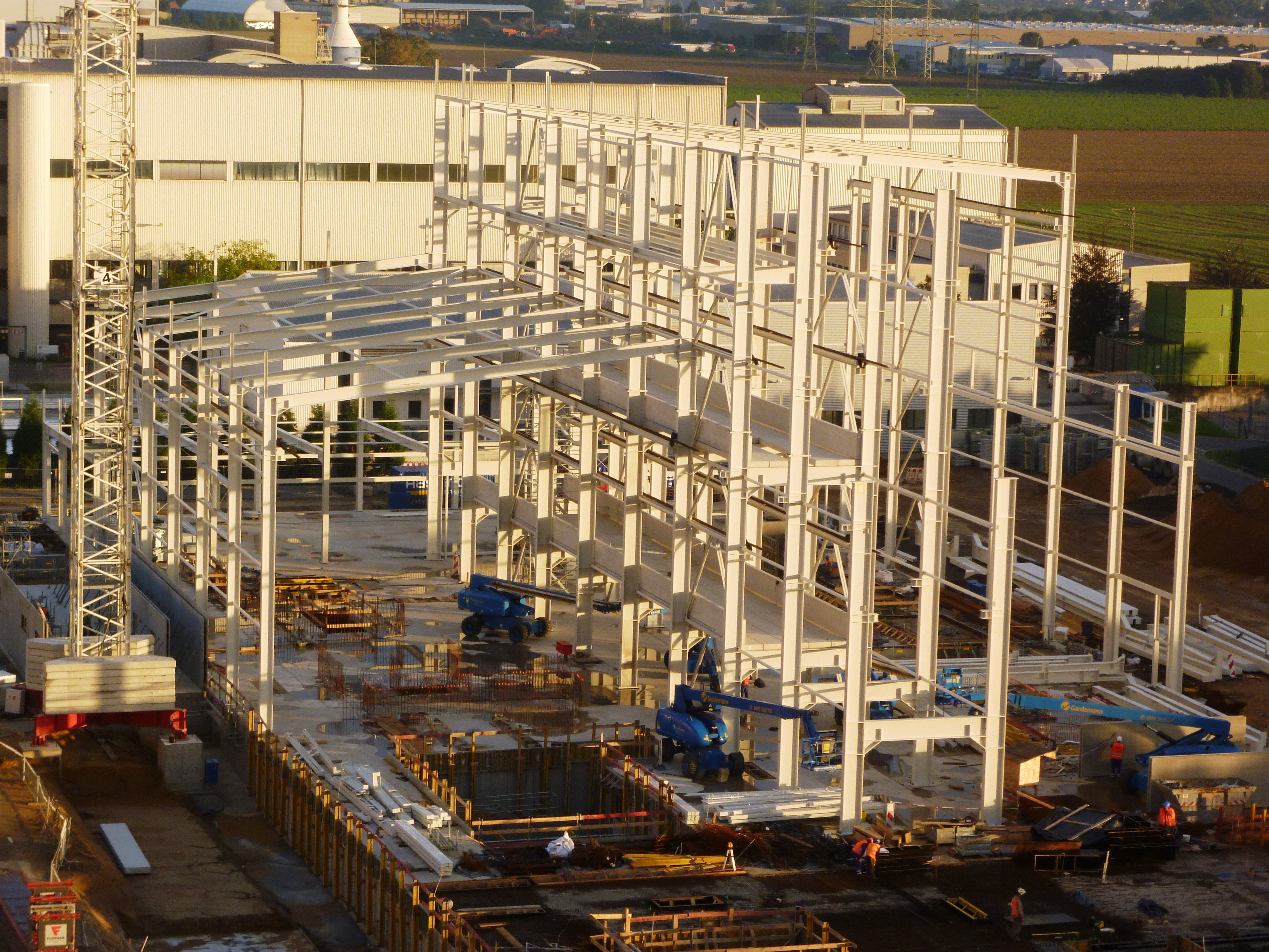 Capannone di produzione durante la costruzione (© pbr)