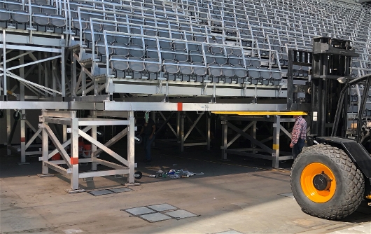 Gradinate trasportabili durante la costruzione (© Trex Commercial Products)