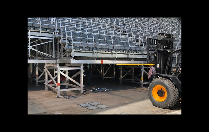 Gradinate trasportabili durante la costruzione (© Trex Commercial Products)