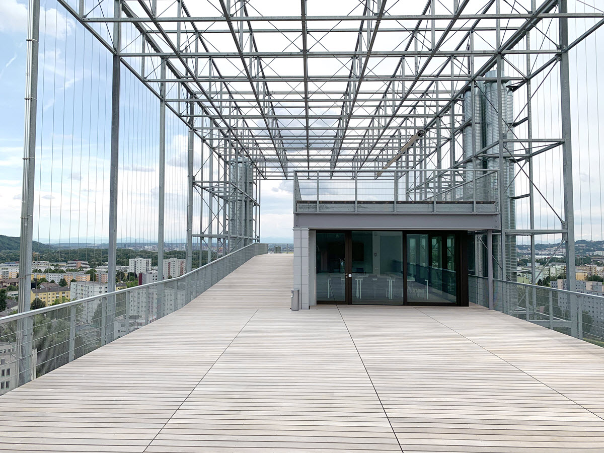 Terrazza sul tetto a somnio con reticolo e funi (© Bollinger+Grohmann)