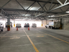 Las cerchas de acero en la zona de estacionamiento (© Cosmos Proyectos Estructurales, S.A. de CV)
