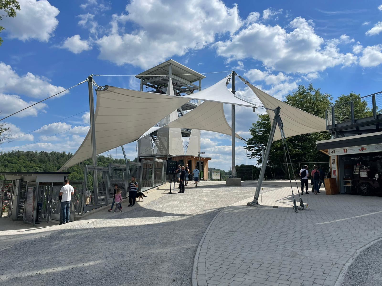 Tensostruttura di Harzdrenalin presso la diga di Rappbode nelle montagne di Harz (© Ingenieurbüro Gisela Zündel)