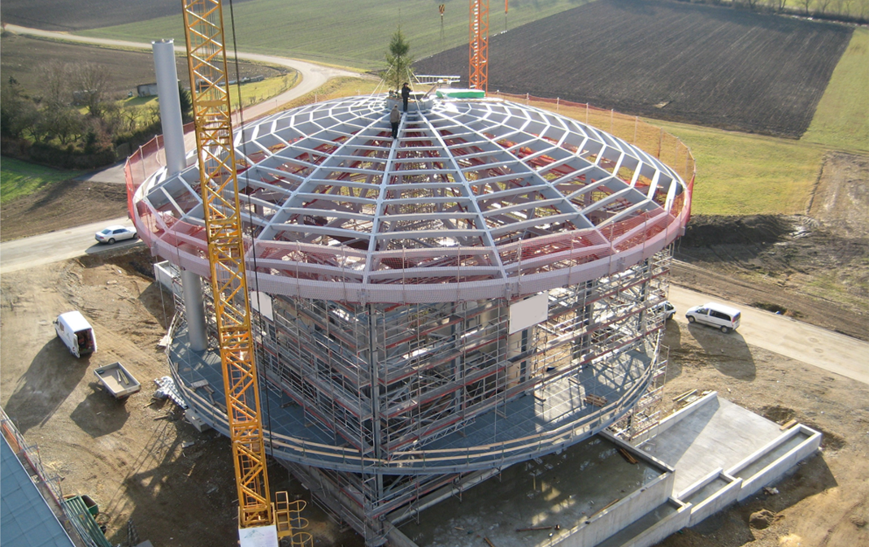 Generatore a biomassa durante la costruzione (© Georg Guter)