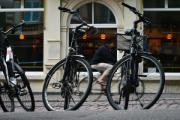 La bicicletta per andare al lavoro sta diventando sempre più popolare.
