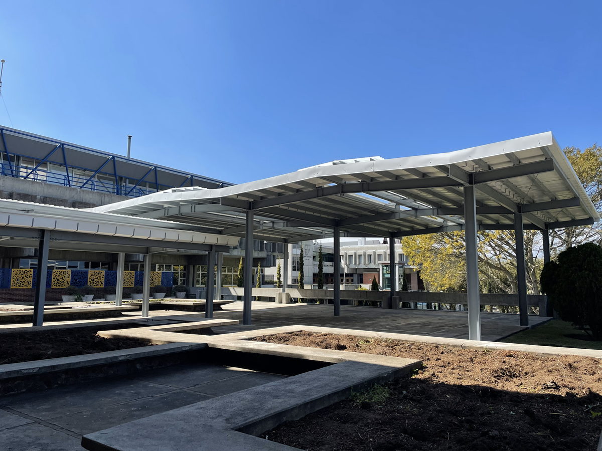 Pergola in metallo presso l'Università Rafael Landívar (© Ing. Enrique de León)