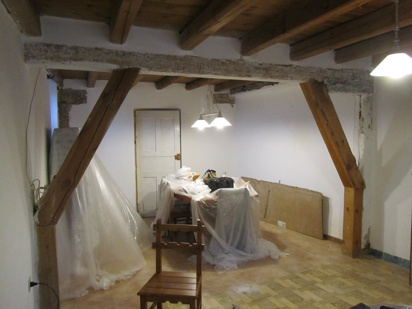 Locale armato con travi in legno © Xavier Bueno Llasat
