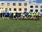 È diventato sportivo: Le nostre due squadre di calcio si sono sfidate.
