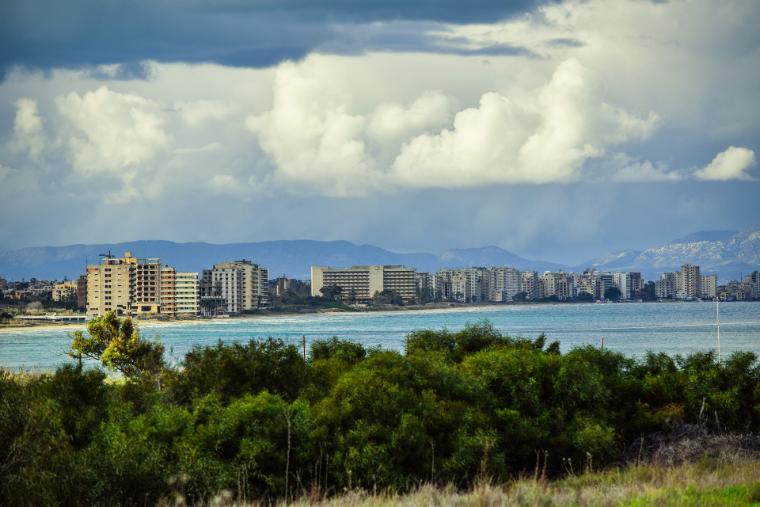 Vista di Varosha da una distanza: Brillerà mai di nuovo?