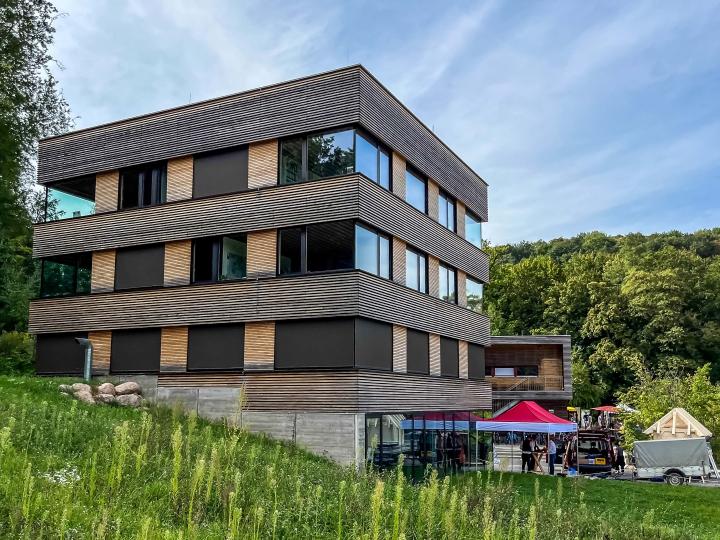 Municipio forestale a quattro piani a Friburgo di legno e calcestruzzo con strutture a telaio sovrapposte