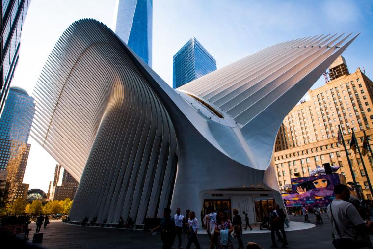 Vista della Hall della stazione Oculus a New York City, progettata da Santiago Calatrava