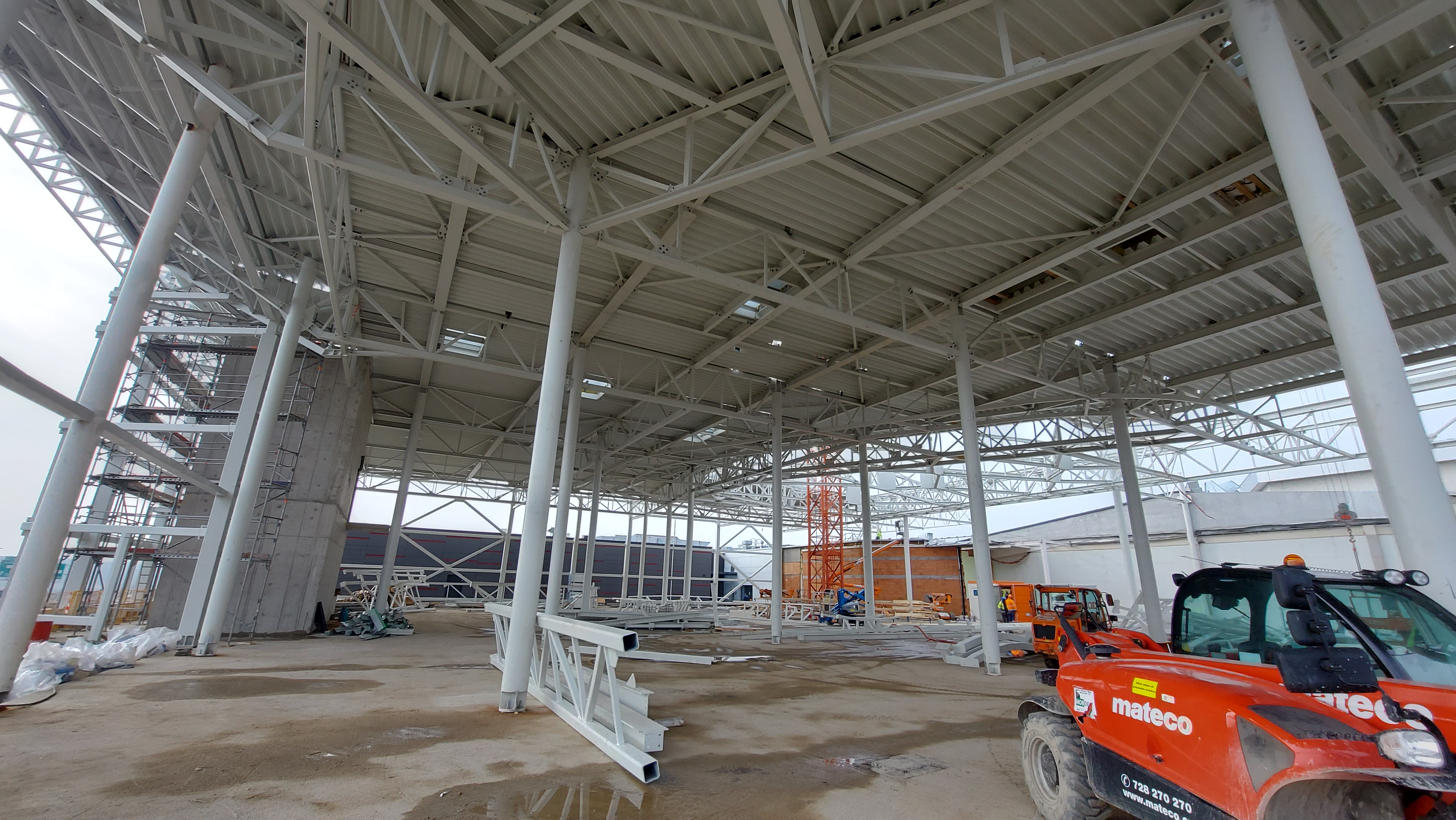 Ampliamento del centro commerciale Westfield Černý Most a Praga con nuove sale cinematografiche e strutture del tetto