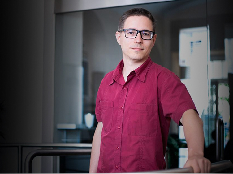 Ritratto di Ondřej Šupčík, dipendente, che mostra il suo profilo professionale.
